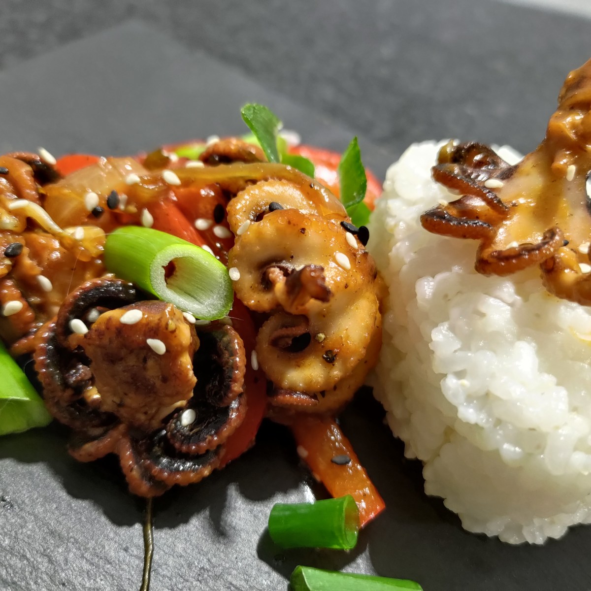 Korealaisittain paistettu mustekala