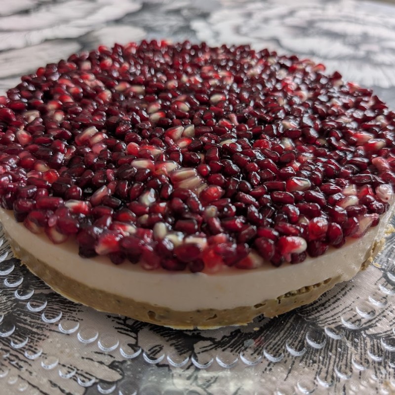 Granaattiomena-vaniljakakku